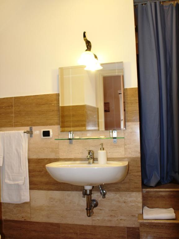 Hella Ibernesi 23 Fori Imperiali Inn, New Gestion! Roma Phòng bức ảnh
