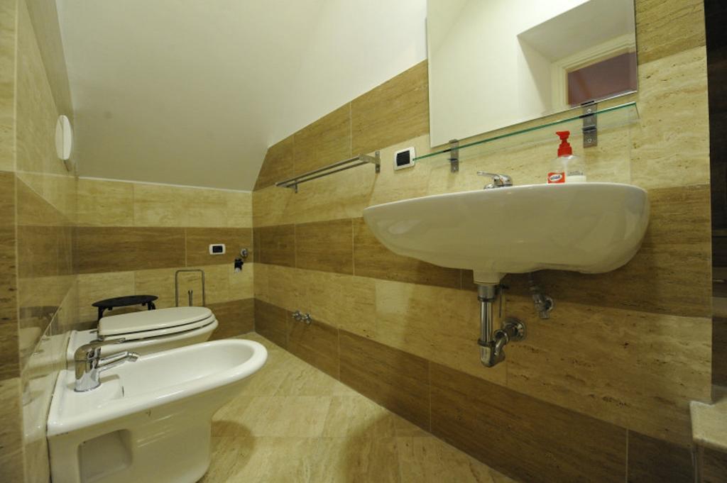 Hella Ibernesi 23 Fori Imperiali Inn, New Gestion! Roma Phòng bức ảnh
